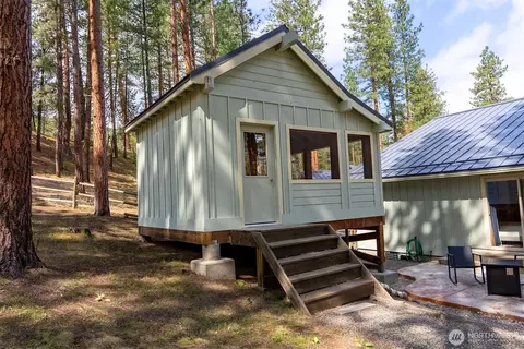 Exterior - 175 Saddleback Rd, Winthrop, WA 98862 photo 6 of 12