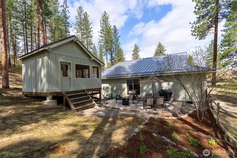 Exterior - 175 Saddleback Rd, Winthrop, WA 98862 photo 5 of 12