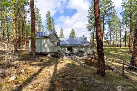 Exterior - 175 Saddleback Rd, Winthrop, WA 98862 photo 4 of 12