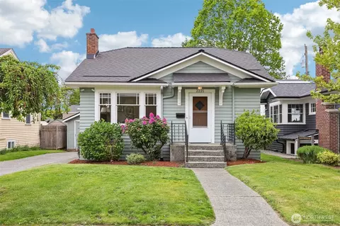 2221 44th Ave SW, Seattle, WA 98116