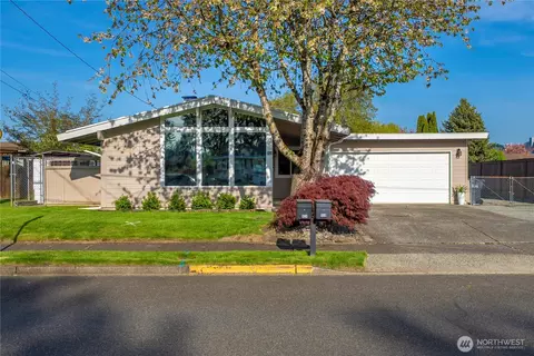 919 9th St SW, Puyallup, WA 98371