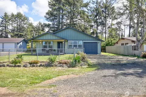 554 Puffin Ave NE, Ocean Shores, WA 98569