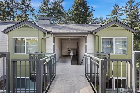 31500 33rd Pl SW #N104, Federal Way, WA 98023