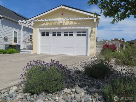 4760 Spring Brook St, Bellingham, WA 98226