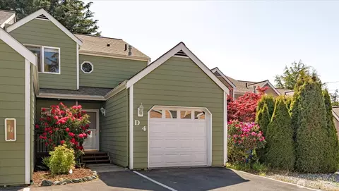 1250 SW Heller St #D4, Oak Harbor, WA 98277
