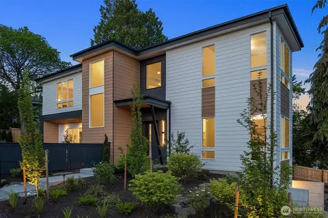 1004 3rd St, Kirkland, WA 98033