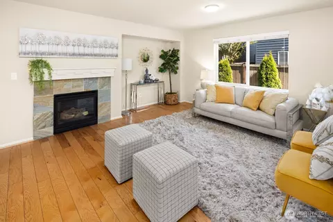 Living - 13919 33rd Dr SE, Mill Creek, WA 98012 photo 2 of 3