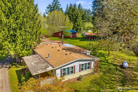 958 Tipsoo Loop S, Rainier, WA 98576 photo 3