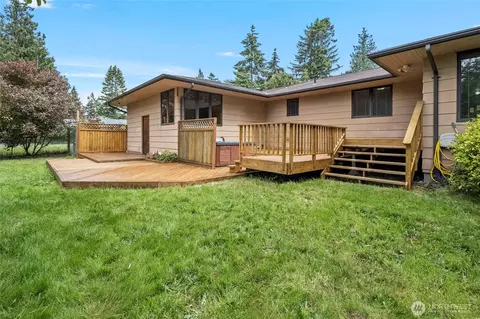 1288 Admirals Dr, Coupeville, WA 98239