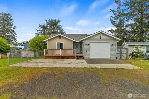 708 S Broadway St, Westport, WA 98595