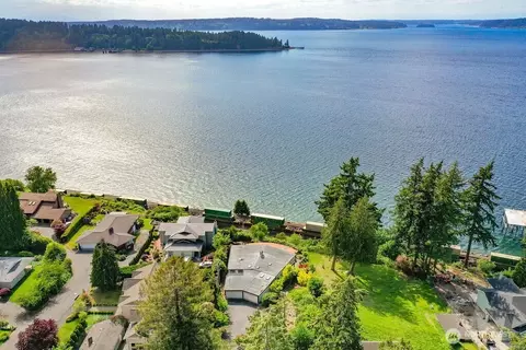 612 1st St, Steilacoom, WA 98388
