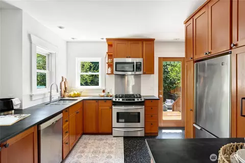 519 N 67th St, Seattle, WA 98103 photo 10
