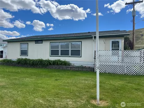 602 Foster Ave, Bridgeport, WA 98813