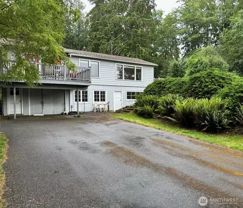 6353 Bayview Rd, Clinton, WA 98236