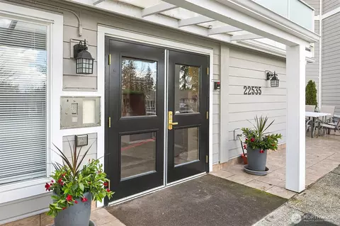 22535 SE Highland Cir #104, Issaquah, WA 98029
