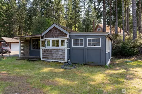 250 E Hillside Dr, Belfair, WA 98528