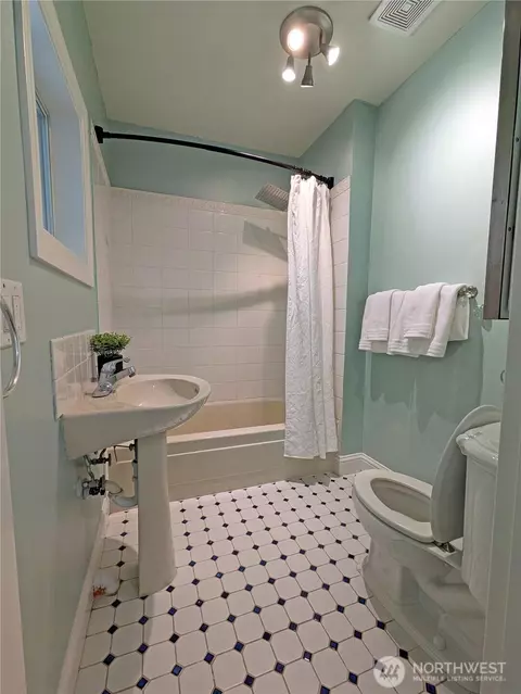 Bath - 2208 E John St, Seattle, WA 98112 photo 2 of 5