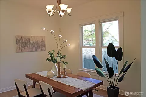 Dining - 2208 E John St, Seattle, WA 98112 photo 4 of 4