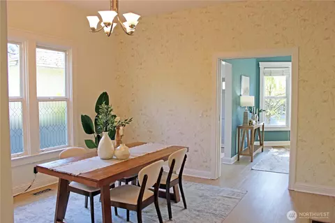 Dining - 2208 E John St, Seattle, WA 98112 photo 3 of 4