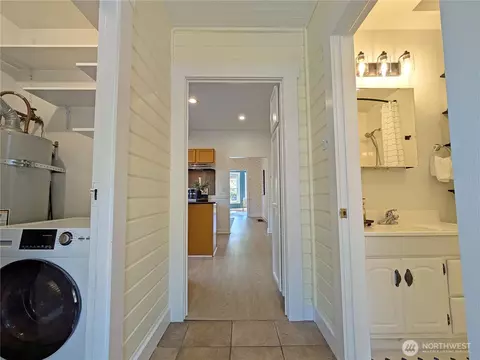 Entry Way - 2208 E John St, Seattle, WA 98112 photo 3 of 3