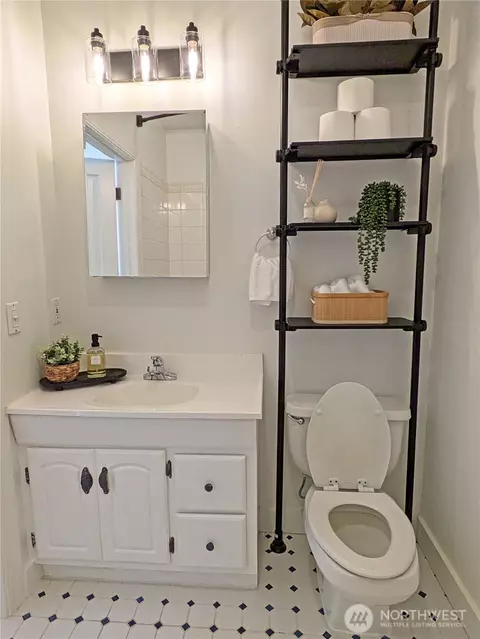 Bath - 2208 E John St, Seattle, WA 98112 photo 5 of 5