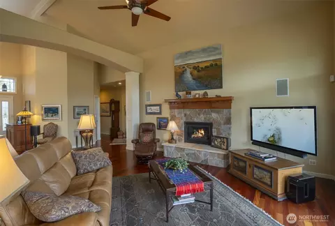 Living - 51 Suncatcher Ct, Sequim, WA 98382 photo 1 of 2