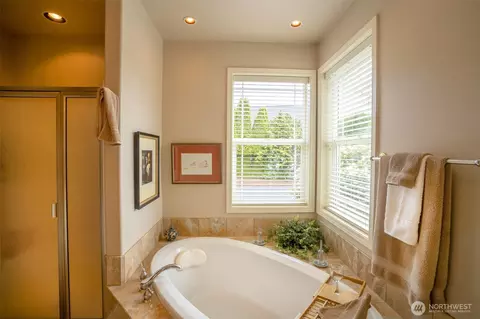 Bath - 51 Suncatcher Ct, Sequim, WA 98382 photo 2 of 4