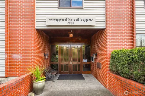 2858 32nd Ave W #102, Seattle, WA 98199