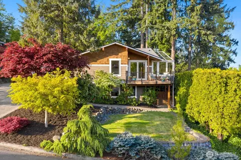 9522 NE 137th St, Kirkland, WA 98034