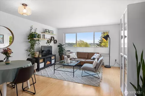 4421 Greenwood Ave N #104, Seattle, WA 98103