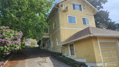 225 N Forest St, Bellingham, WA 98225