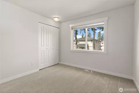 Bedroom - 327 Jewell St, Enumclaw, WA 98022 photo 4 of 8