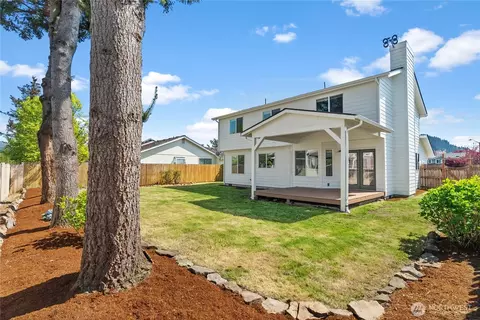 Exterior - 327 Jewell St, Enumclaw, WA 98022 photo 5 of 6