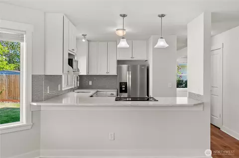 Kitchen - 327 Jewell St, Enumclaw, WA 98022 photo 5 of 5
