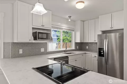 Kitchen - 327 Jewell St, Enumclaw, WA 98022 photo 4 of 5