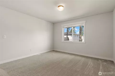 Bedroom - 327 Jewell St, Enumclaw, WA 98022 photo 2 of 8