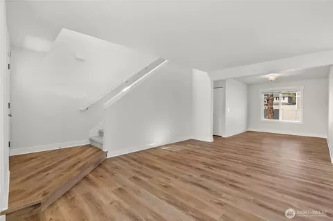 Living - 327 Jewell St, Enumclaw, WA 98022 photo 1 of 8