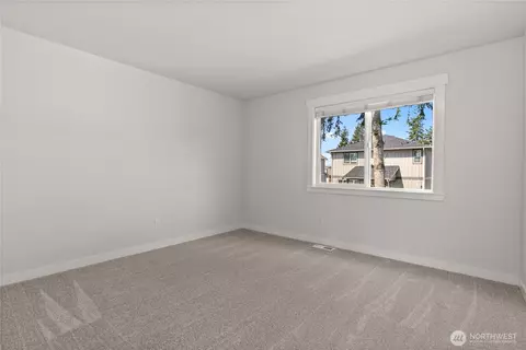 Bedroom - 327 Jewell St, Enumclaw, WA 98022 photo 5 of 8