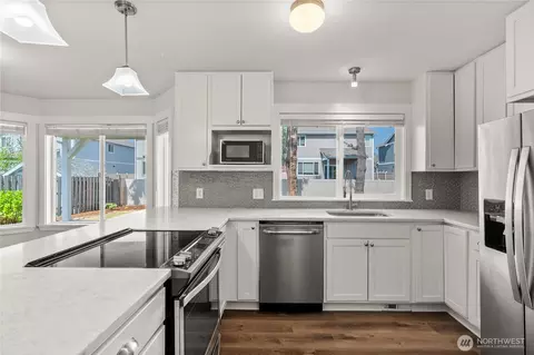 Kitchen - 327 Jewell St, Enumclaw, WA 98022 photo 1 of 5