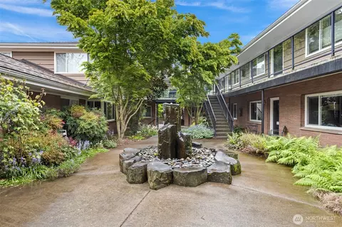 526 17th Ave E #4, Seattle, WA 98112
