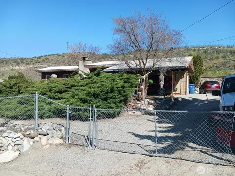 924 E Chelan Ave, Chelan, WA 98816
