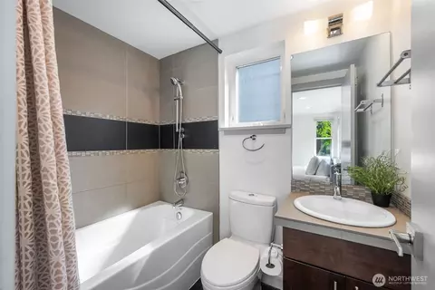 Bath - 3827 Carr Pl N, Seattle, WA 98103 photo 4 of 4