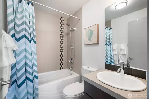 Bath - 3827 Carr Pl N, Seattle, WA 98103 photo 1 of 4