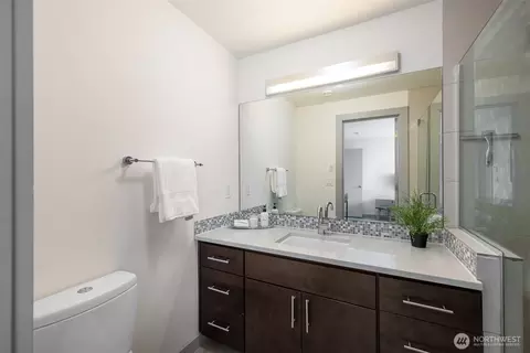 Bath - 3827 Carr Pl N, Seattle, WA 98103 photo 2 of 4