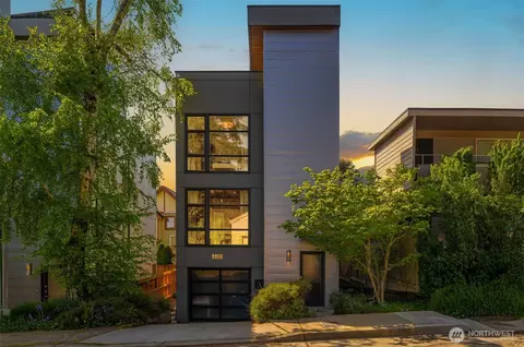 3827 Carr Pl N, Seattle, WA 98103