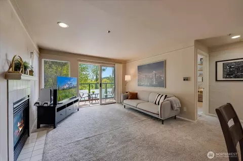 15325 Sunwood Blvd #B201, Tukwila, WA 98188