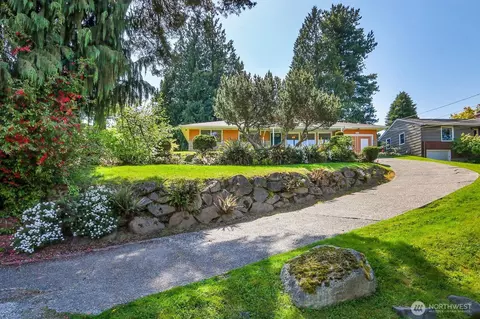 3035 NE 100th St, Seattle, WA 98125