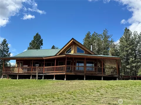 16 On A Top Rd, Republic, WA 99166