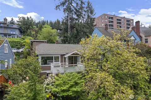 722 N Forest St, Bellingham, WA 98225