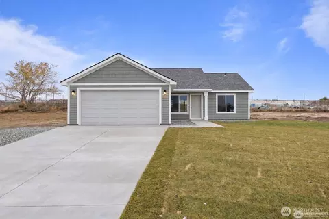 102 Poplar St NE, Royal City, WA 99357